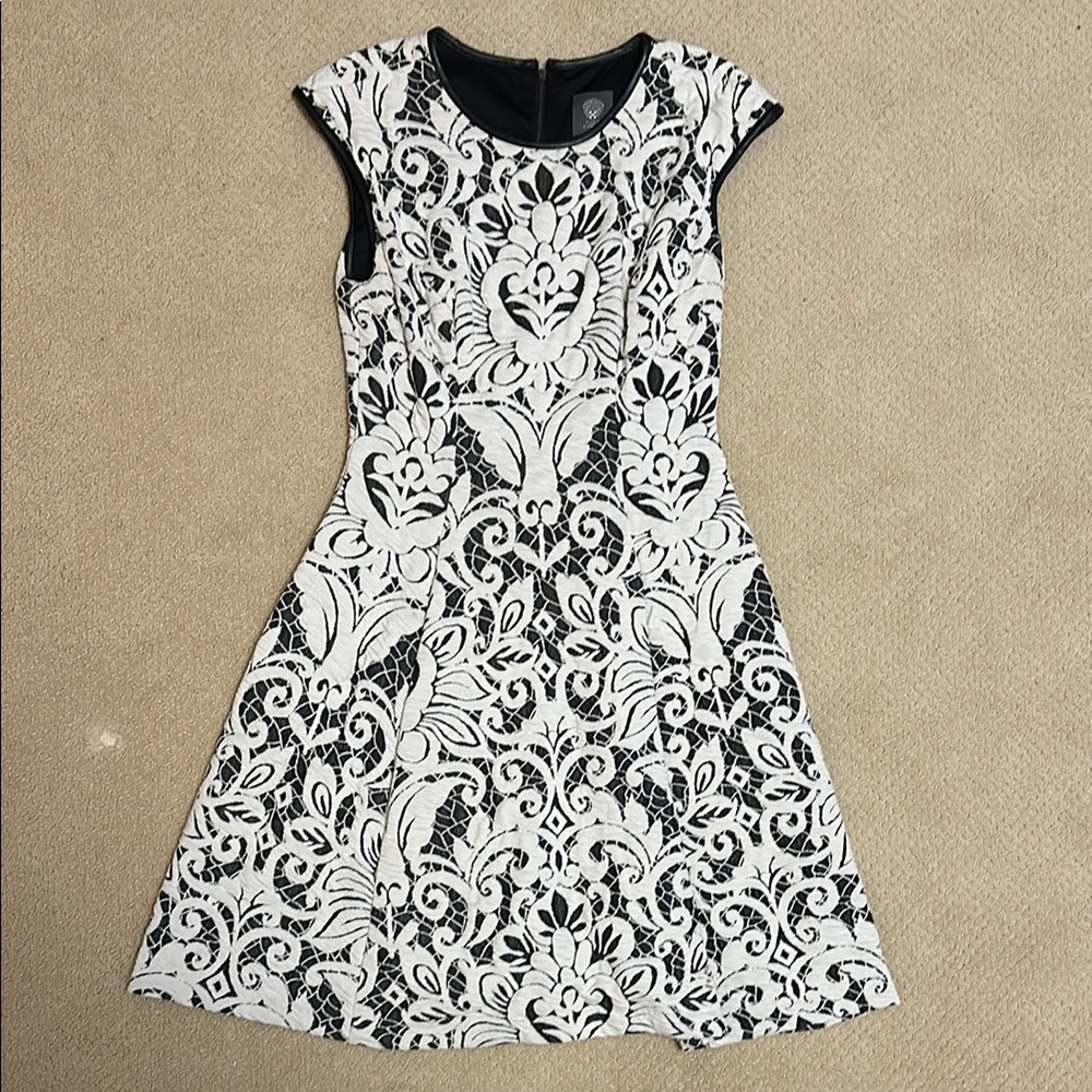 Vince Camuto Elegant Black and White Floral Dress Size 6
